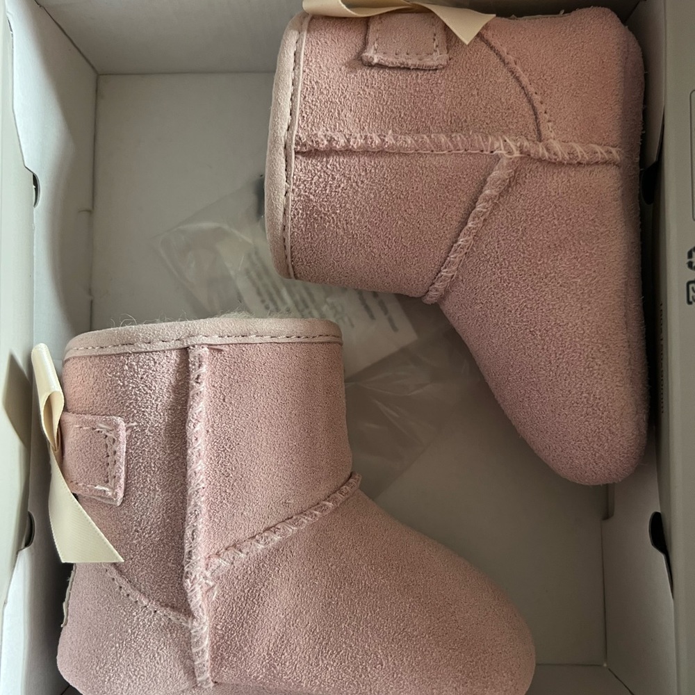 Pink Ugg Jesse Bow ll my daughter never wore.